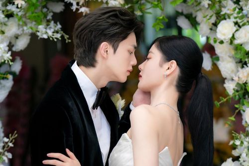 'Em gái quốc dân' xứ Hàn tung ảnh cưới đẹp như mơ, danh tính chú rể gây bất ngờ