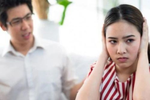 Tôi nóng mặt khi nghe tin chồng cặp kè với nữ đồng nghiệp