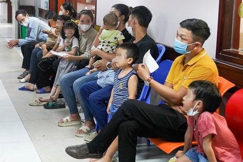 Giao mùa, gia tăng trẻ mắc bệnh đường hô hấp: Bác sĩ khuyến cáo cẩn trọng khi dùng 1 loại thuốc