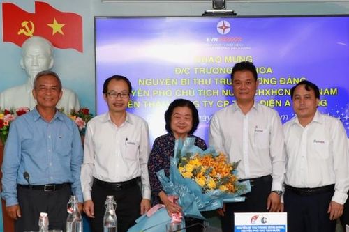 Nguyên Phó Chủ tịch nước Trương Mỹ Hoa thăm và làm việc tại Công ty Cổ phần thủy điện A Vương
