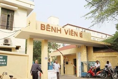 Bệnh viện E yêu cầu bệnh nhân có bảo hiểm ký cam kết tự nguyện sử dụng các dịch vụ y tế