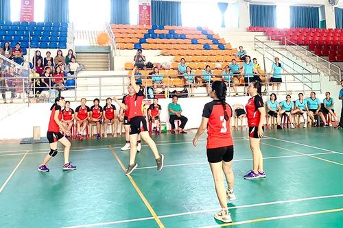 Sôi nổi giải bóng chuyền hơi nữ