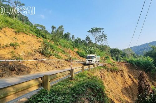Nhiều khó khăn trong khắc phục thiệt hại hạ tầng giao thông sau mưa lũ