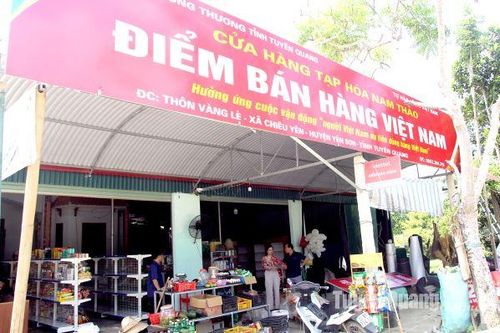 Hỗ trợ xây dựng Điểm bán hàng Việt Nam tại xã Chiêu Yên