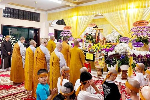 Ban Thông tin - Truyền thông Phật giáo TP.HCM viếng tang Ni sư Thích nữ Như Diệu