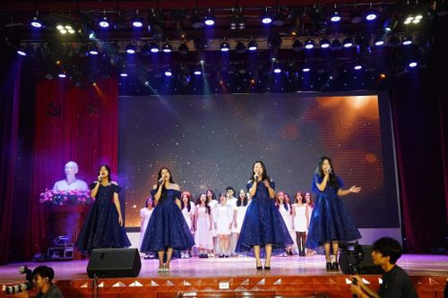 Hòa mình vào bữa tiệc âm nhạc Fire Up 2023: Stellarous cùng sinh viên trường Báo