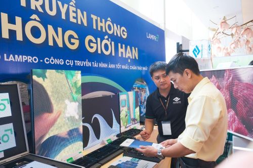 Màn hình LED LAMPRO gây chú ý tại chuỗi sự kiện Truyền thông không giới hạn