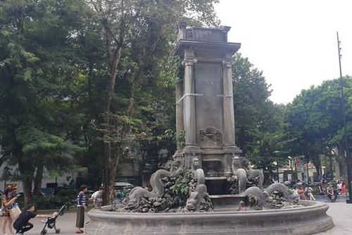Cận cảnh đài phun nước hơn 120 năm tuổi ở Hoàn Kiếm
