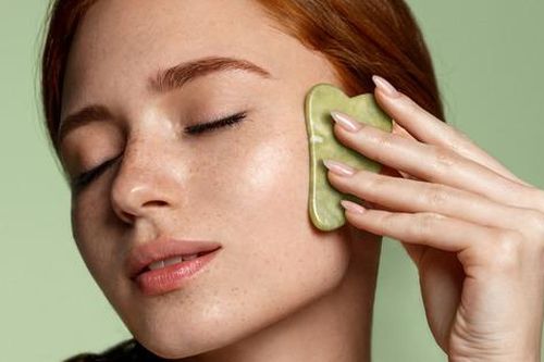 3 lưu ý về massage Gua Sha giúp mặt thon gọn