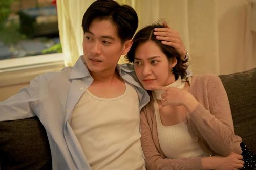 Hoa hậu Nông Thúy Hằng sau đăng quang quốc tế bỗng 'cưới chồng'?