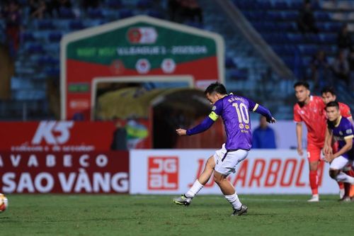 Hà Nội FC tiến thoái lưỡng nan