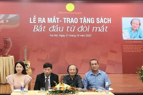 Giới thiệu tập thơ 'Bắt đầu từ đôi mắt' của nhà thơ, nhạc sĩ Đoàn Bổng