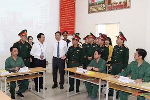 Trung tướng Nguyễn Doãn Anh kiểm tra công tác giáo dục quốc phòng và an ninh tại Đại học Quốc gia Hà Nội