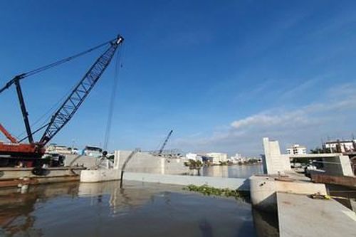 Nhiều tuyến đường ở Cần Thơ khô thoáng dù triều cường vượt mức báo động 3, vì sao?