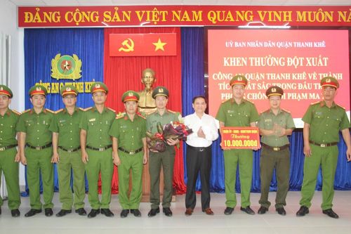 Khen thưởng đột xuất CAQ Thanh Khê về thành tích khám phá vụ án ma túy lớn nhất từ trước đến nay