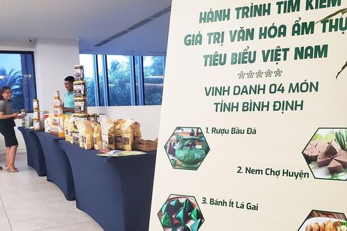 Bánh ít, rượu bầu đá, nem và tôm đất Bình Định được vinh danh