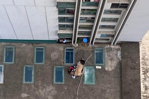 Hà Nội: Rơi từ tầng 34 của chung cư, nữ sinh lớp 7 tử vong
