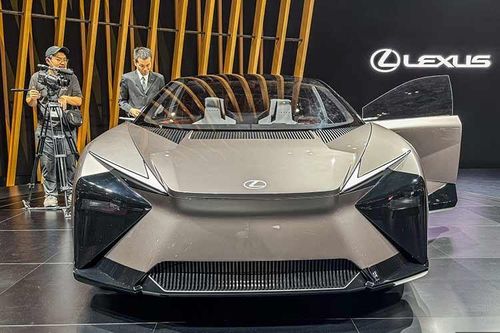 Lexus LF-ZC - SUV điện hạng sang, 'đối thủ' BMW i4 và Tesla Model 3