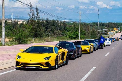 Dàn siêu xe gần 400 tỷ của đại gia Việt 'show hàng' tại Bình Thuận