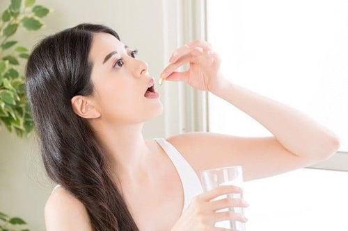 Suy thận nặng do uống cỏ mực, viên uống trắng da: Hãi hùng nghe tư vấn