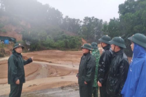 Miền Trung: Mưa lũ làm 2 người chết, 1 người mất tích