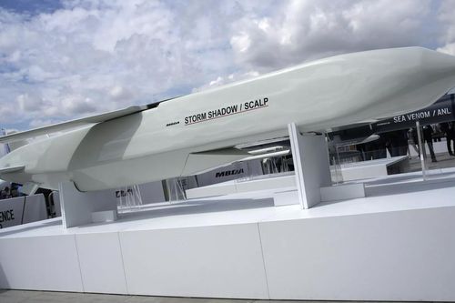 Ukraine dùng Storm Shadow tấn công Crimea, Nga tuyên bố bắn hạ 8 tên lửa