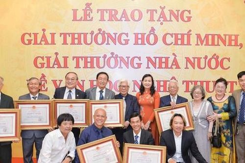 Đang chi trả tiền thưởng Giải thưởng Hồ Chí Minh, Giải thưởng Nhà nước