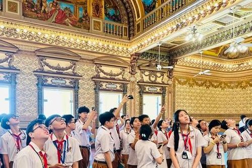 Trụ sở UBND TPHCM tiếp tục mở cửa đón khách tham quan