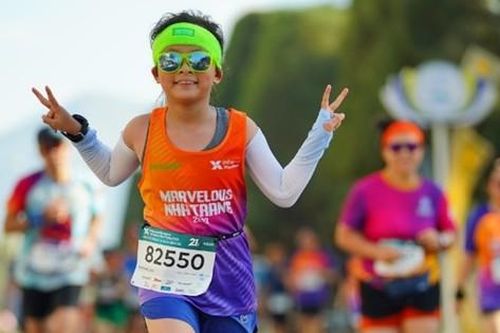 'Đại sứ' 8 tuổi truyền cảm hứng chạy bộ