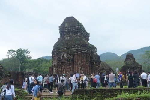 Quảng Nam: Tượng nữ thần Durga vừa 'hồi hương' có thể từng bị thất lạc trong rừng