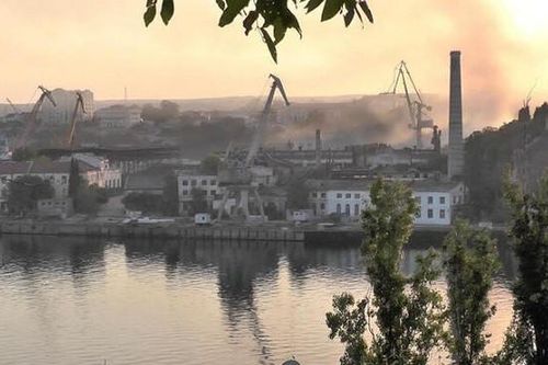 Ukraine phóng 8 tên lửa hành trình vào Crưm, sắp nhận chiếc F-16 đầu tiên