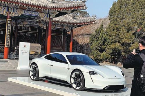 Porsche 'xem nhẹ' sự trỗi dậy của xe điện Trung Quốc