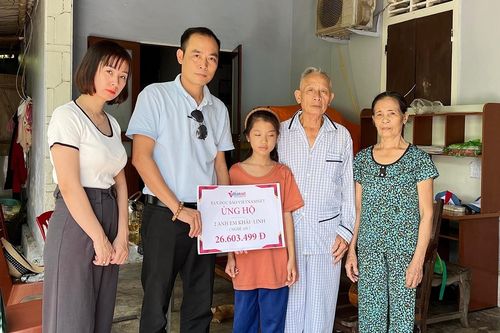 Hai bé mồ côi ở Nghệ An được bạn đọc giúp đỡ