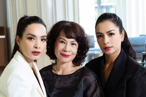 Cách xoa dịu nỗi buồn cho mẹ của Thúy Hằng, Thúy Hạnh