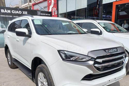 'Xe ế' Isuzu MU-X giảm giá hơn 180 triệu đồng để xả hàng tồn