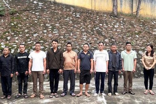 Phê chuẩn quyết định khởi tố 10 đối tượng đánh bạc trên đồi