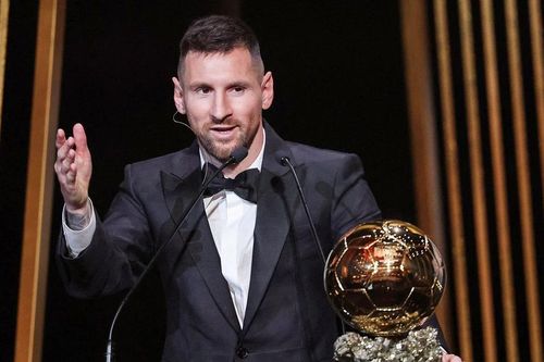 Câu lạc bộ Hà Nội FC thay tướng sau trận thua Hải Phòng FC; Lionel Messi lần thứ 8 đoạt Quả bóng vàng