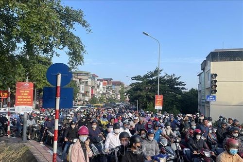 Hà Nội: Liên tiếp xảy ra tai nạn, gây ùn tắc giao thông