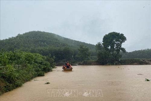 Quân khu IV hỗ trợ huyện Hương Khê tìm kiếm người dân mất tích