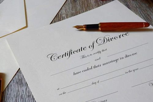 Cụ ông 89 tuổi tìm cách ly hôn vợ suốt 27 năm bất thành