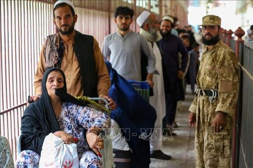 Hàng chục nghìn người tị nạn Afghanistan gấp rút rời khỏi Pakistan trước thời hạn chót