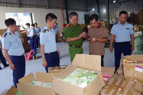 Thu giữ hàng nghìn sản phẩm thuốc lá điện tử không rõ nguồn gốc