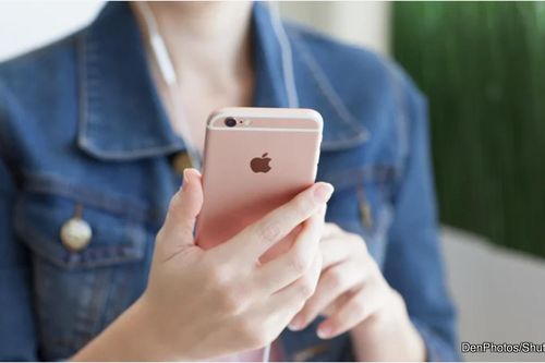 Cách tua, chuyển tiếp nhanh bài nhạc trên Apple EarPods