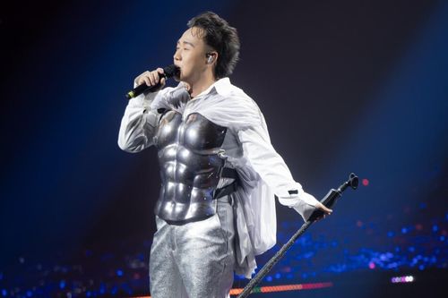Vừa kết thúc concert hoành tráng, Trung Quân tiếp tục tặng thêm fan 'quà đặc biệt'