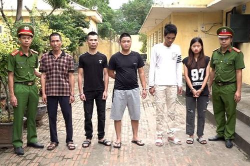 Bắt nhóm đối tượng đưa 'con nợ' vào nhà nghỉ, dùng dùi cui điện đánh đập để ép trả tiền