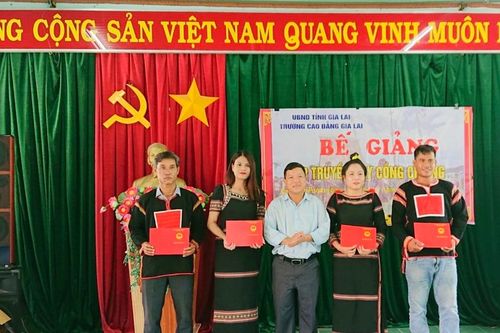 Truyền dạy cồng chiêng cho 30 học viên xã Chrôh Pơnan