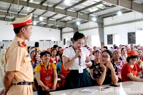 Trang bị kiến thức pháp luật cho công nhân lao động