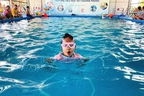 Dạy bơi phòng chống đuối nước cho trẻ em