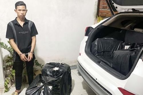 Lộ diện hàng loạt 'bịch đen' trong xế hộp