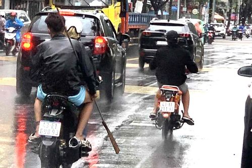 Nhóm thanh thiếu niên ở Đà Nẵng cầm đao chạy khắp phố chém người